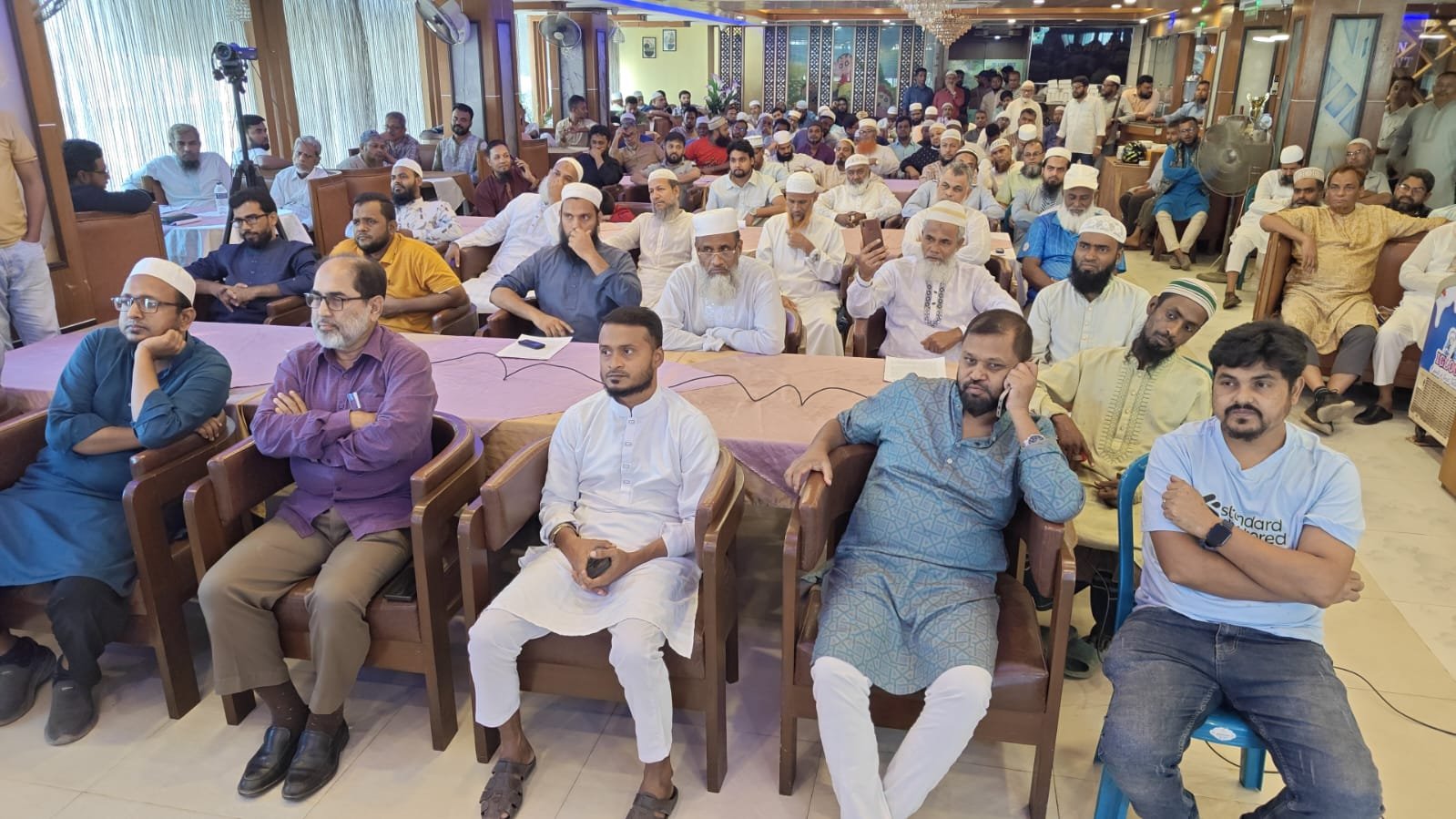 গণ ভোটের রায় বাস্তবায়নের দাবিতে ১১ দলীয় ঐক্য নারায়গঞ্জ মহানগরী কর্তৃক আয়োজিত সেমিনার ও জুলাই গণ অভ্যূথানে আহত সাংবাদিকদের সম্মাননা স্মারক প্রদান